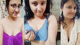 Desi Horny Babe Giving Deepthroat Sex