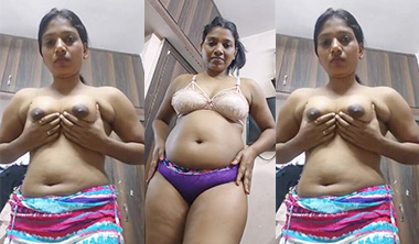 Desi Horny Mallu Girl Showing Her Pussy Fingering